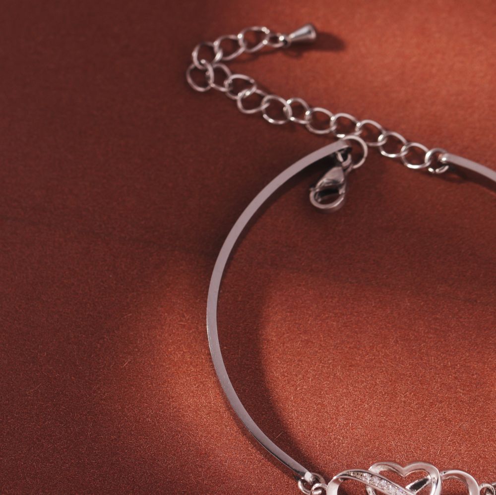 The Love Between Aunt & Niece Is Forever Heart Bracelet