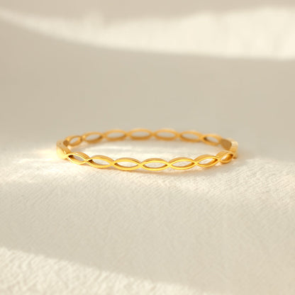 Small Circle Of Female Friends Matching Weave Bracelet