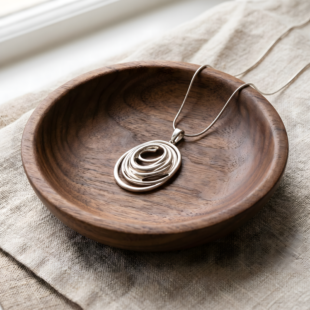 Hollow Geometric Oval Necklace in Gold and Silver