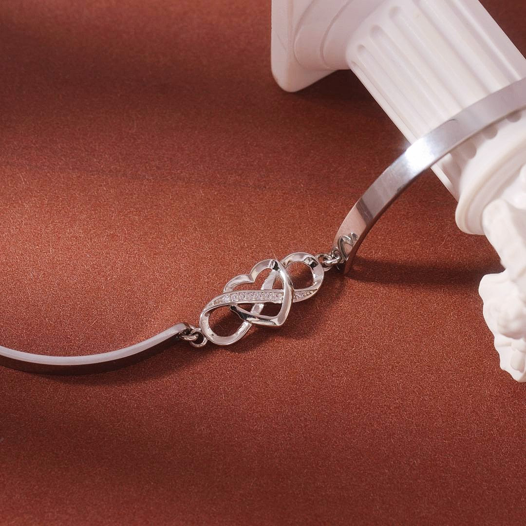 The Love Between Aunt & Niece Is Forever Heart Bracelet